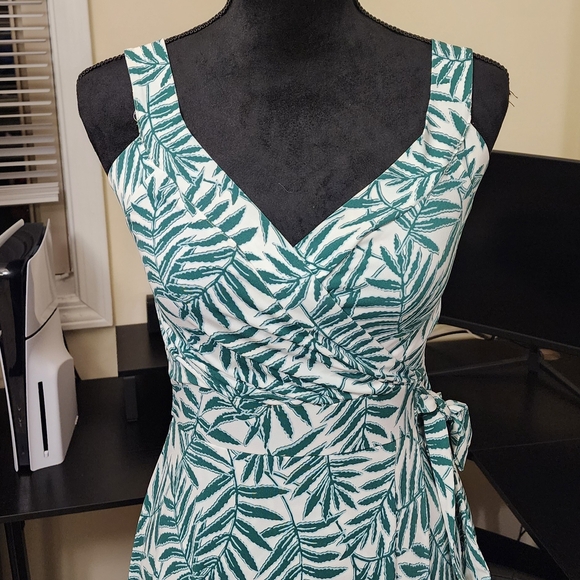 41 Hawthorn Teal Leaf Pattern Maxi Dress - Picture 3 of 9